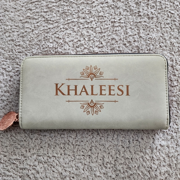 Games of Throne theme New half moon wallet. - Picture 6 of 9